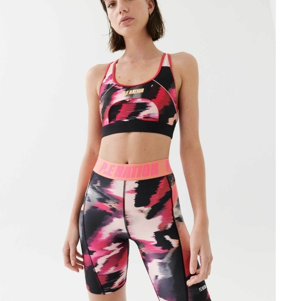 P.E Nation
FLUID SPORTS BRA IN PRINT Large NWT